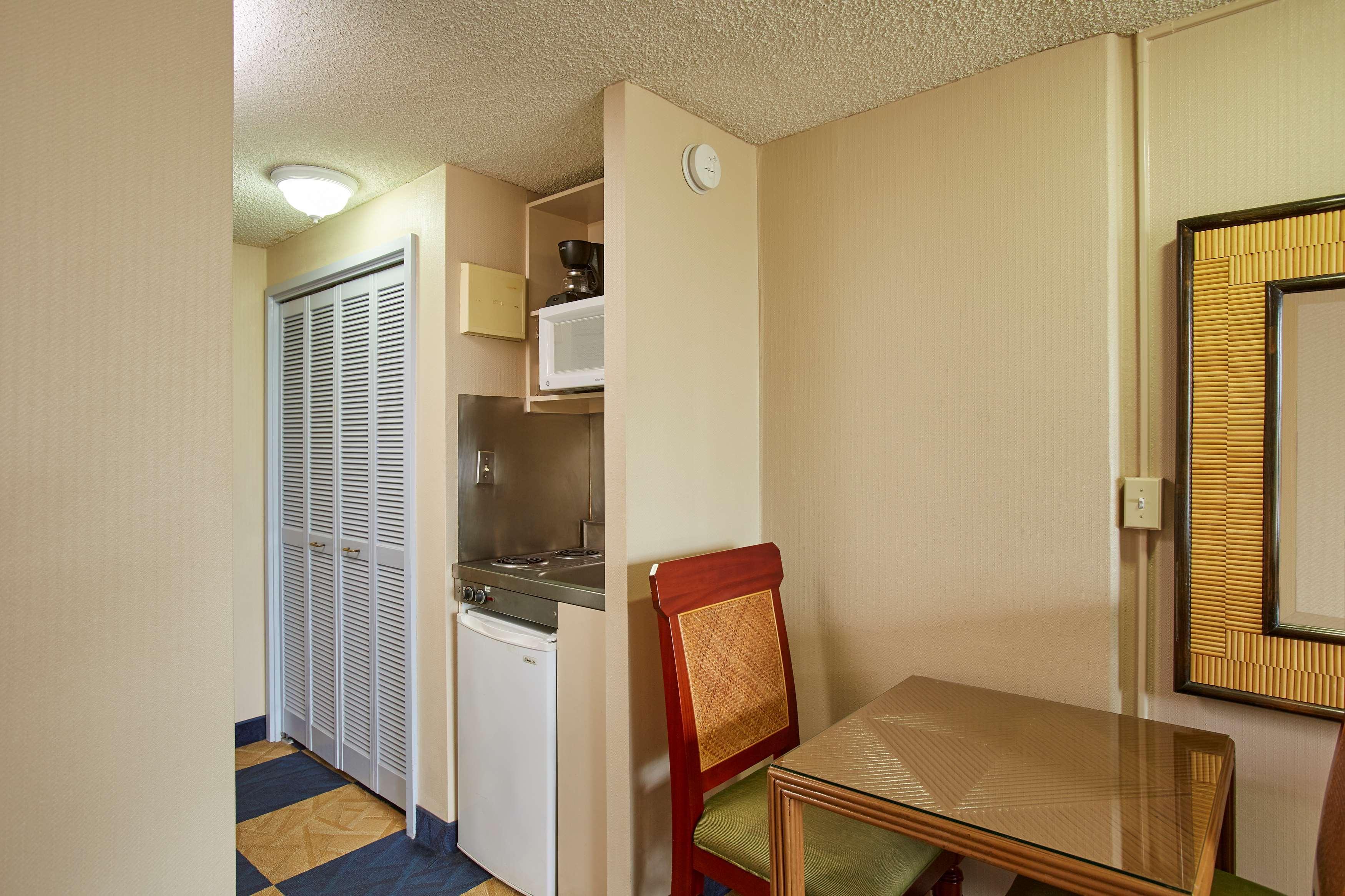 Ewa Waikiki Hotel