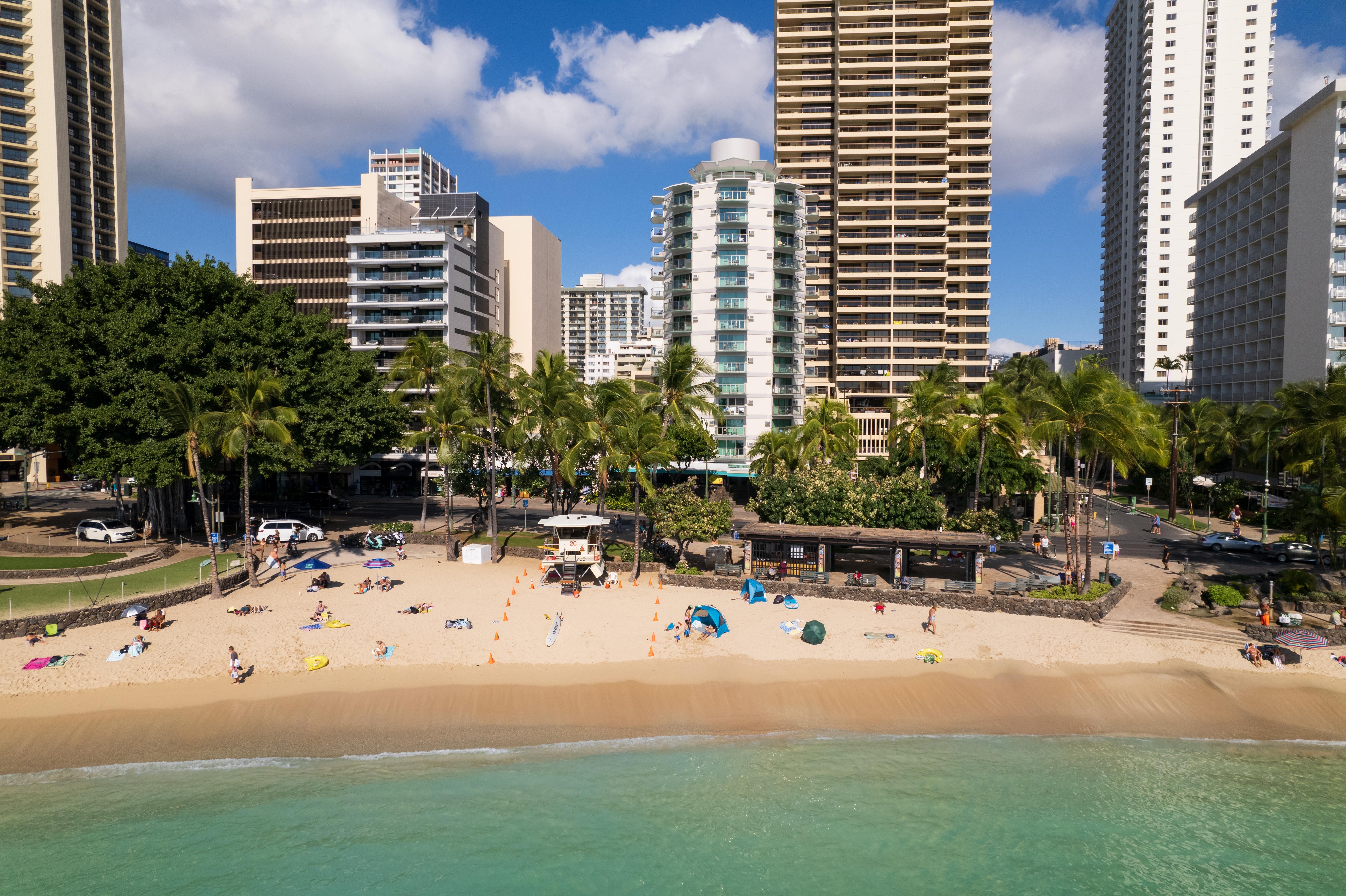 Aston Waikiki Circle Hotel 3*