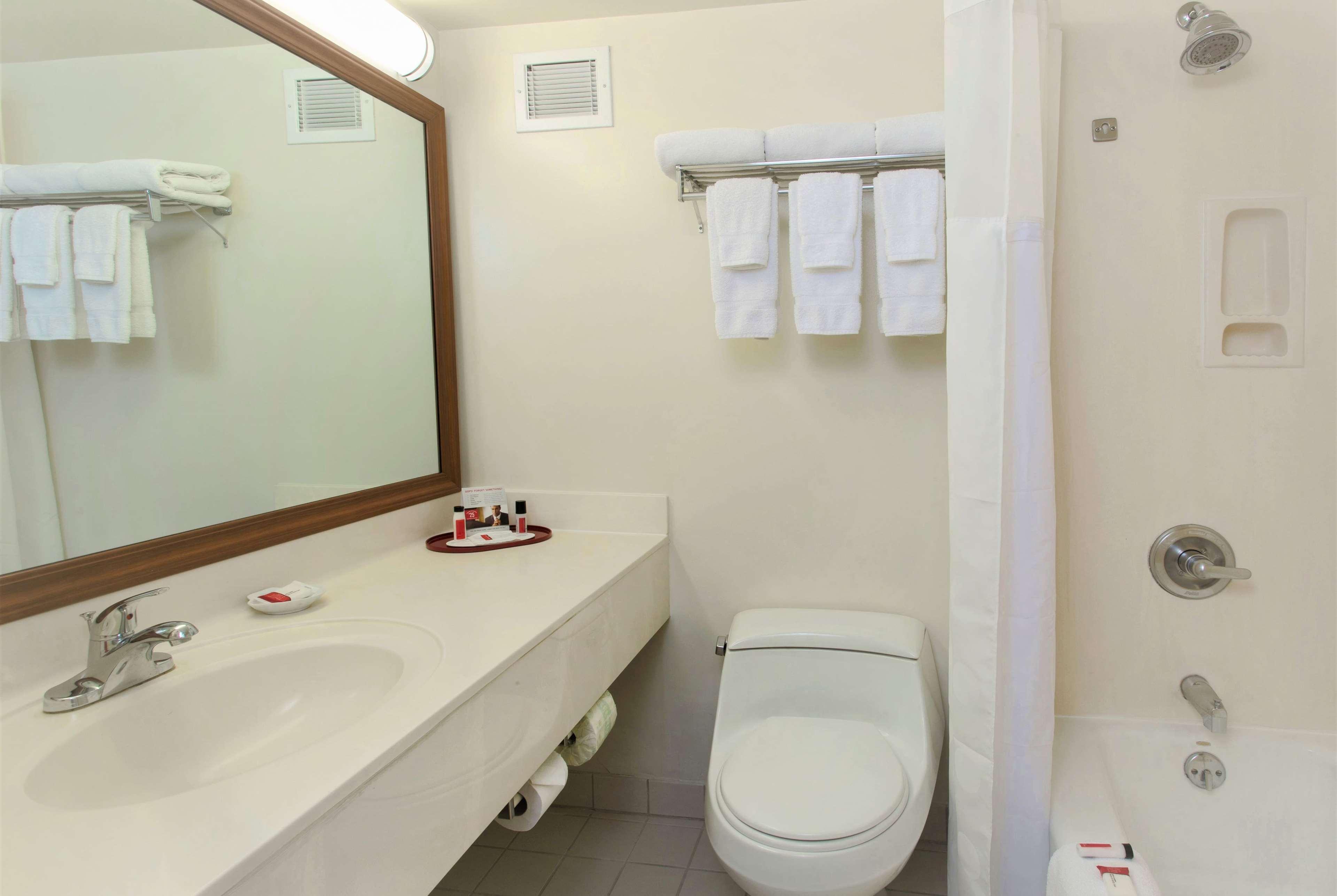 Hotel Ramada Plaza By Wyndham Waikiki 3*