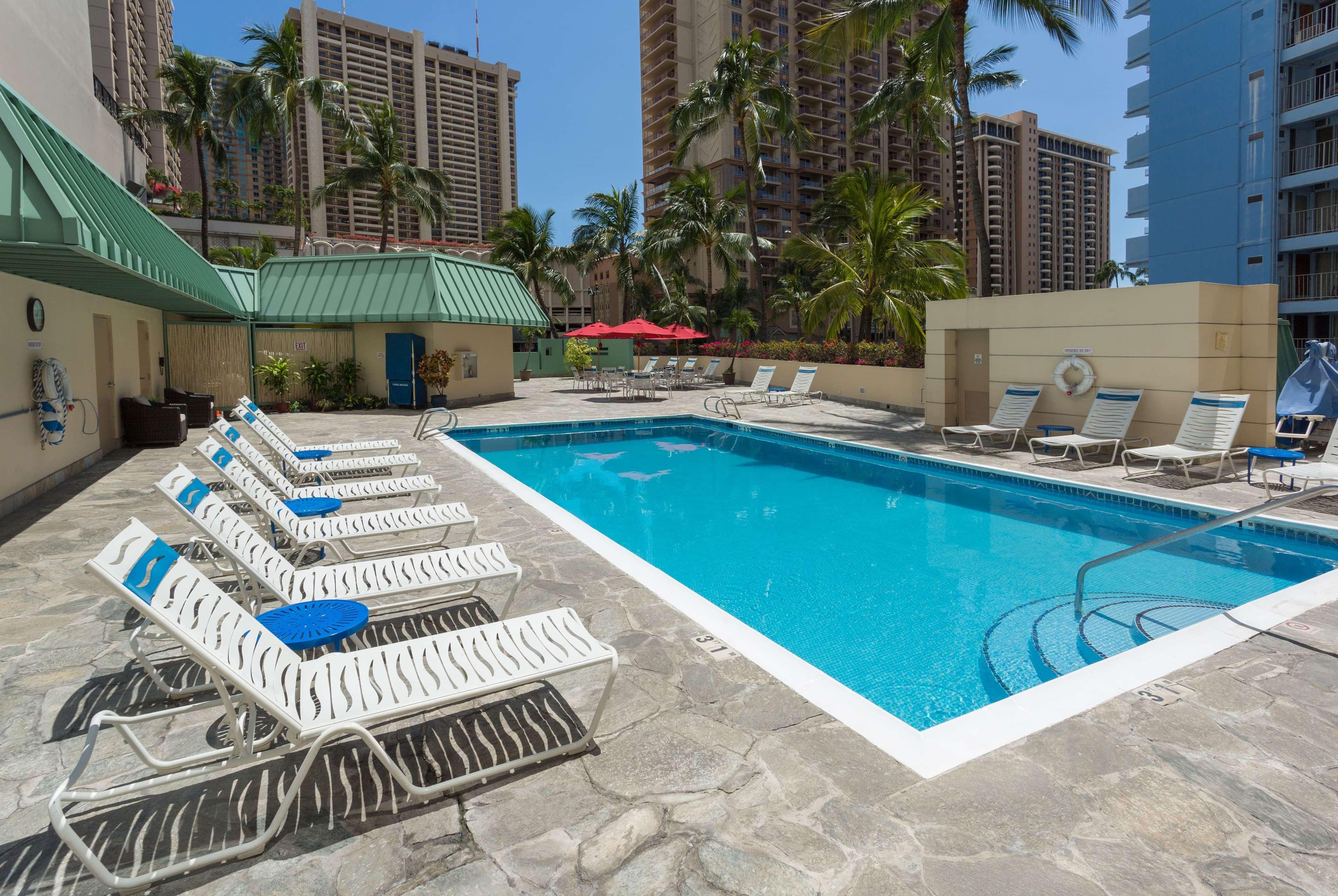 Ramada Plaza By Wyndham Waikiki 3*
