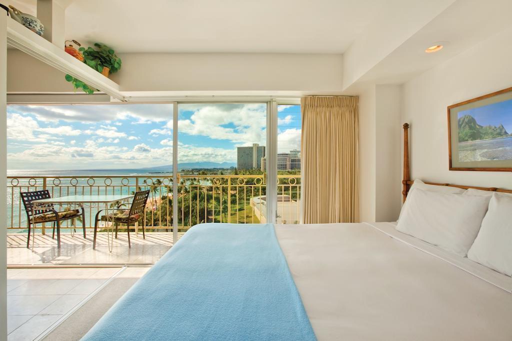 Castle Waikiki Shore Aparthotel
