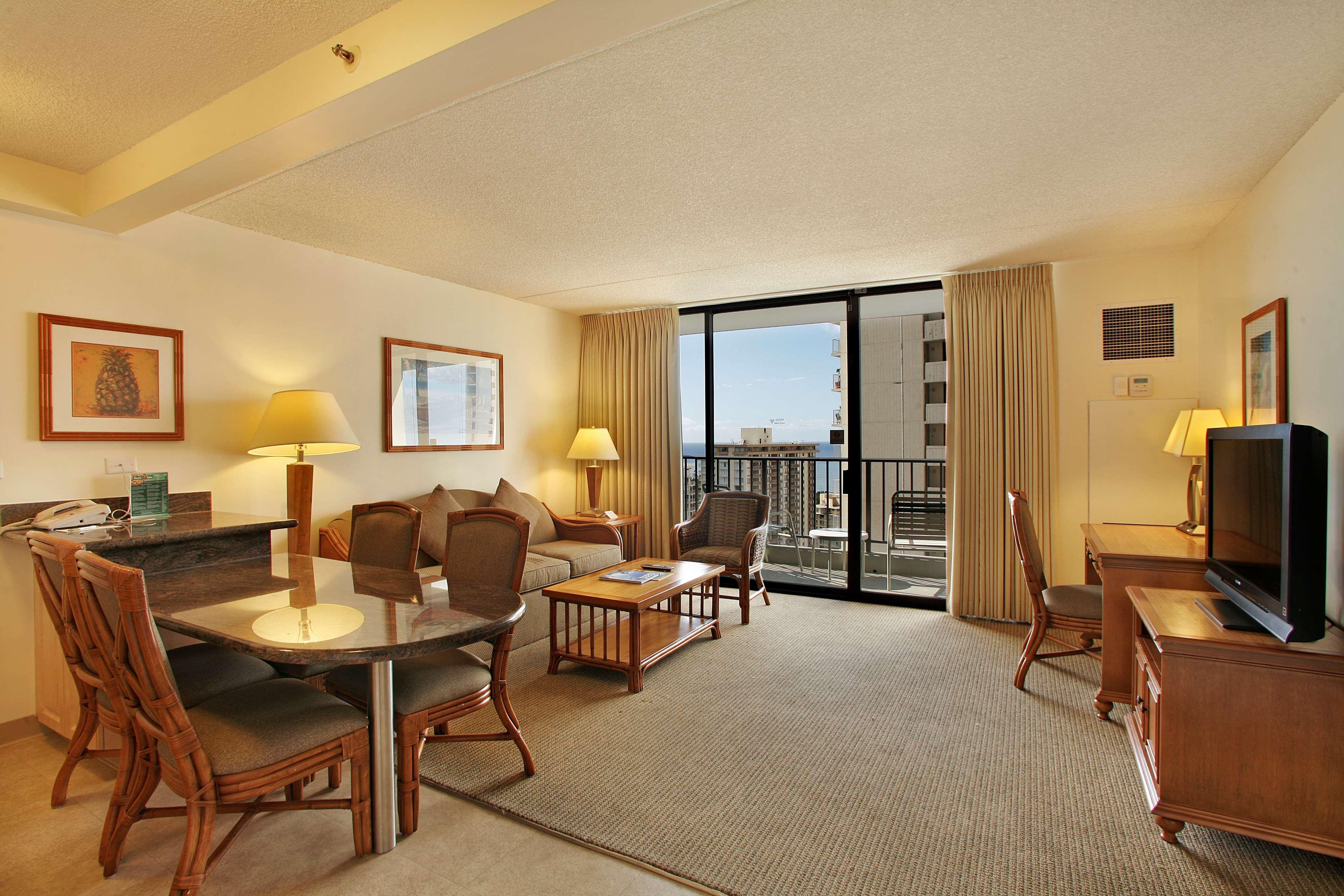 Aston Waikiki Sunset Aparthotel 4*