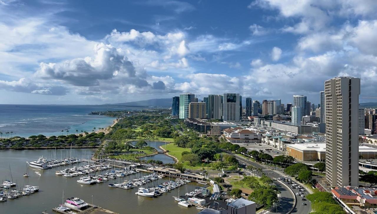 Apartment Spacious W/ Parking, Beach/mall/park Honolulu