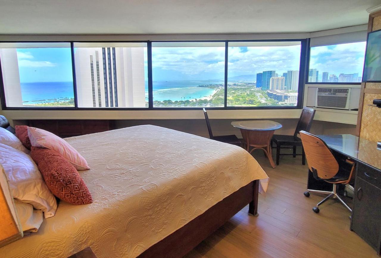 Spacious W/ Parking, Beach/mall/park Apartment *