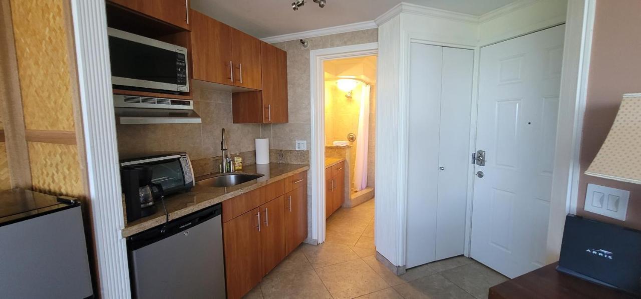 Spacious W/ Parking, Beach/mall/park * Honolulu