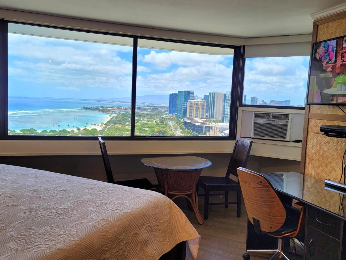 Spacious W/ Parking, Beach/mall/park