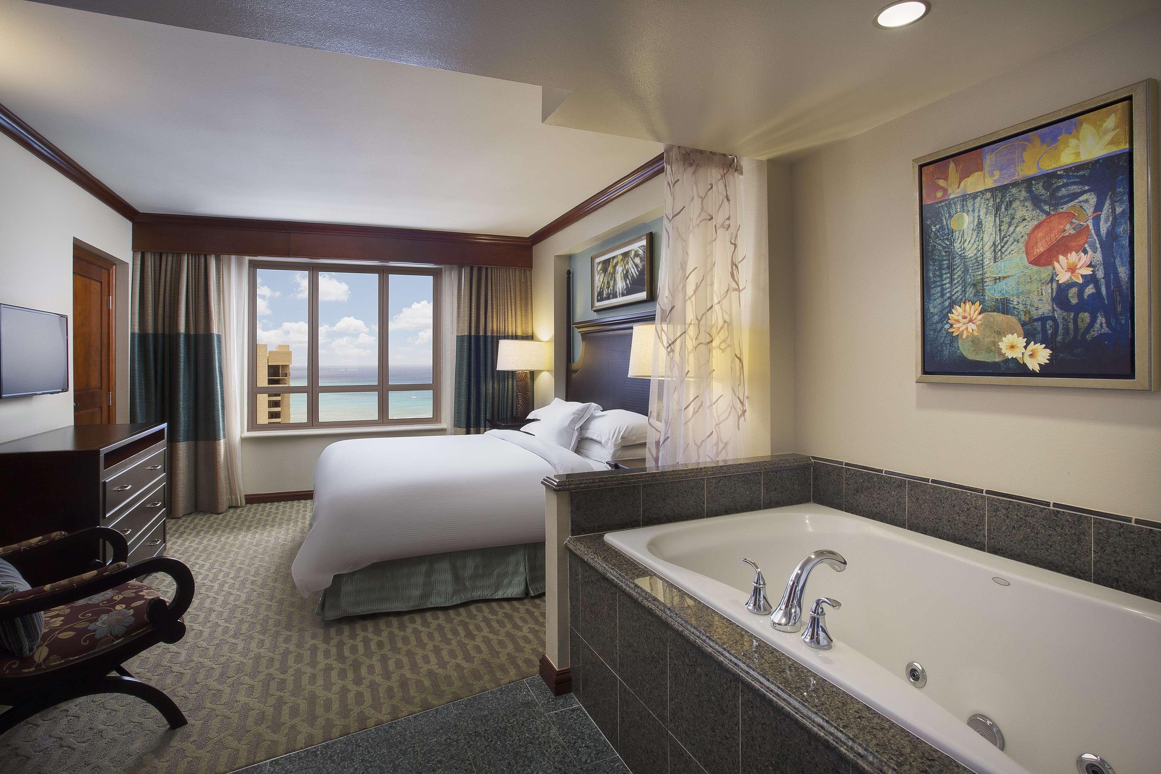 Hilton Grand Vacations Club Grand Waikikian Resort 3*