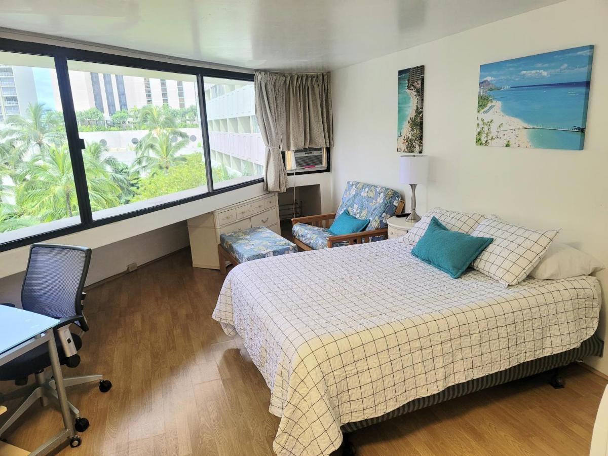 Spacious W/ Parking, Beach/mall/park Apartment