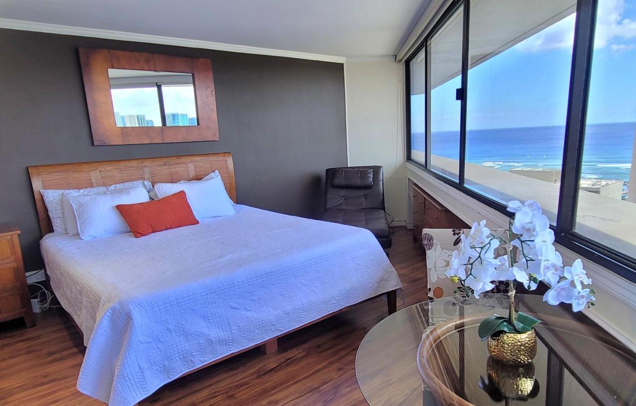 Spacious W/ Parking, Beach/mall/park Apartment