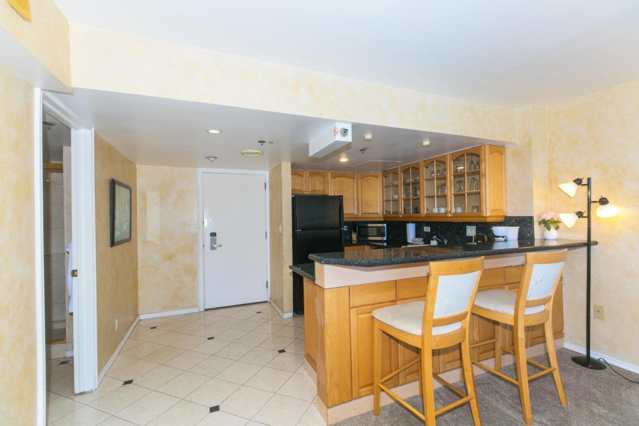 Ilikai Tower 1918 Lagoon View 1br