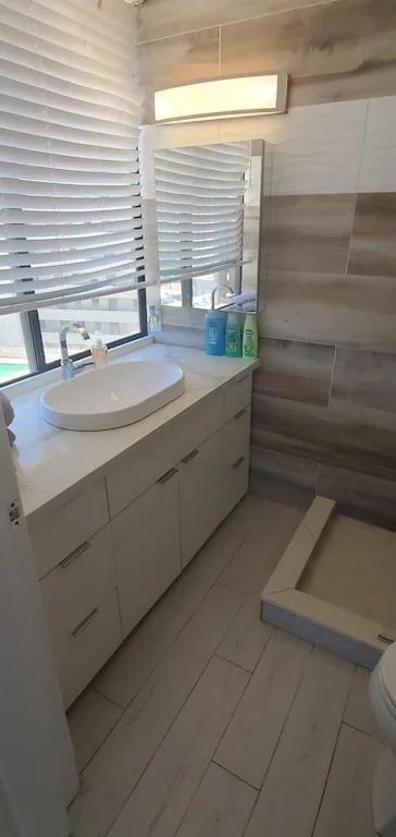 Waikiki Modern No Fee Location *