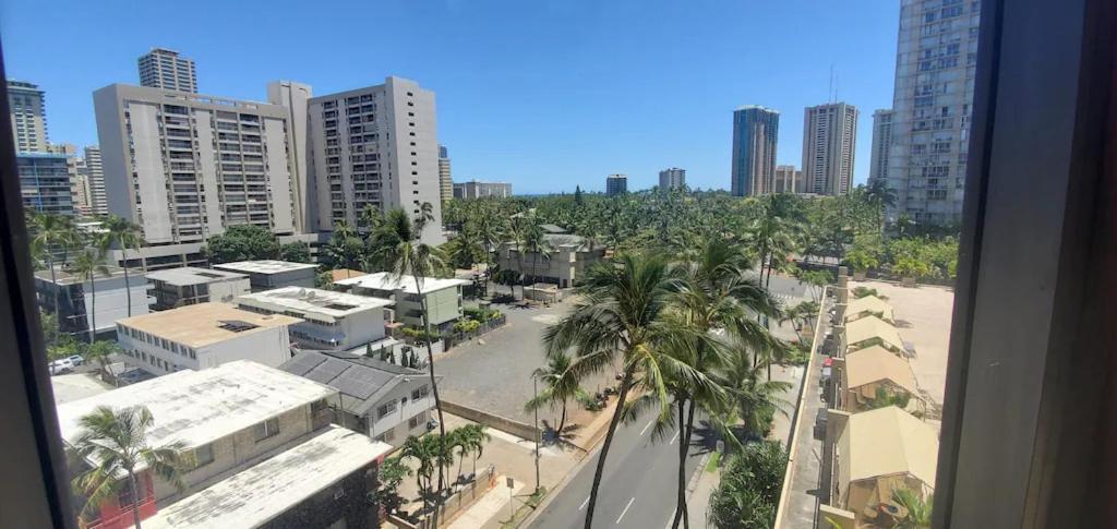 Waikiki Modern No Fee Location