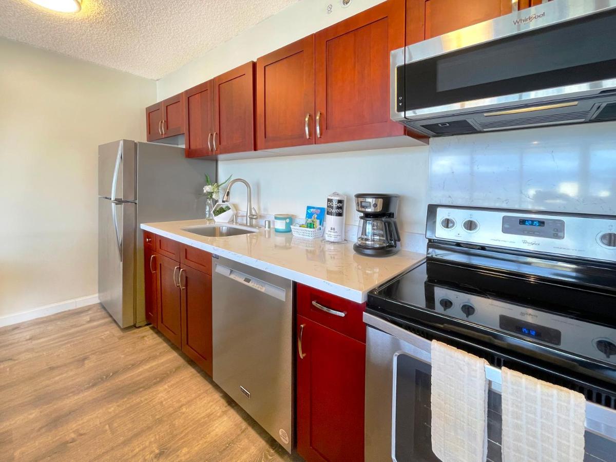 Mountain View Getaway, Free Parking And Steps Away