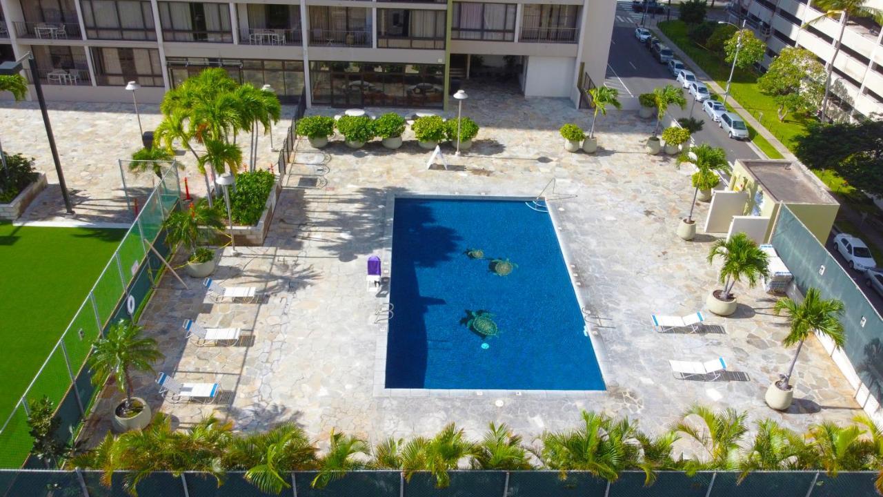 Newly Renovated 2 Bedroom Condo, 1 Block To Waikiki Beach, Free Parking Apartment Honolulu