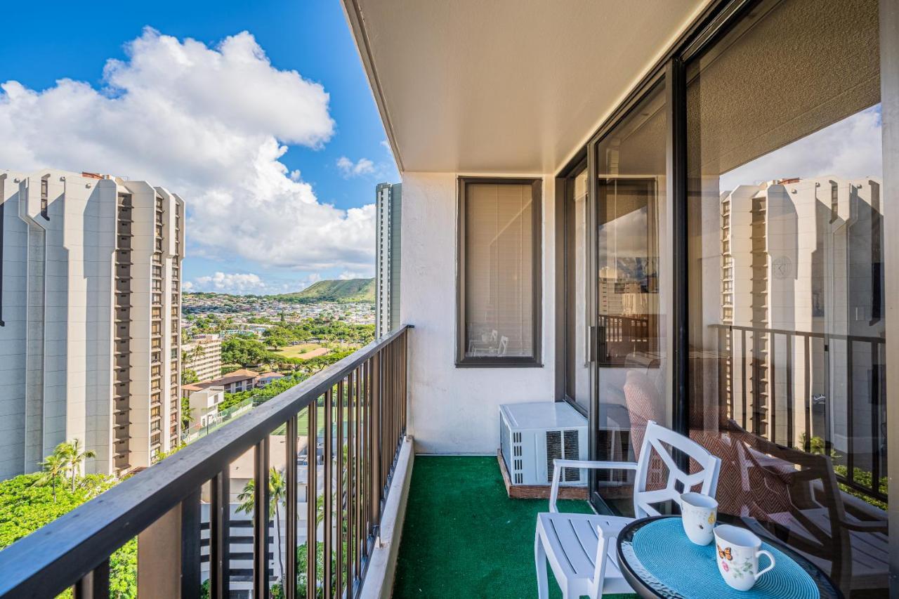 Free Parking, Pool, Sauna, Spa, Wifi, Bbq, Ac - Waikiki Banyan Apartment *