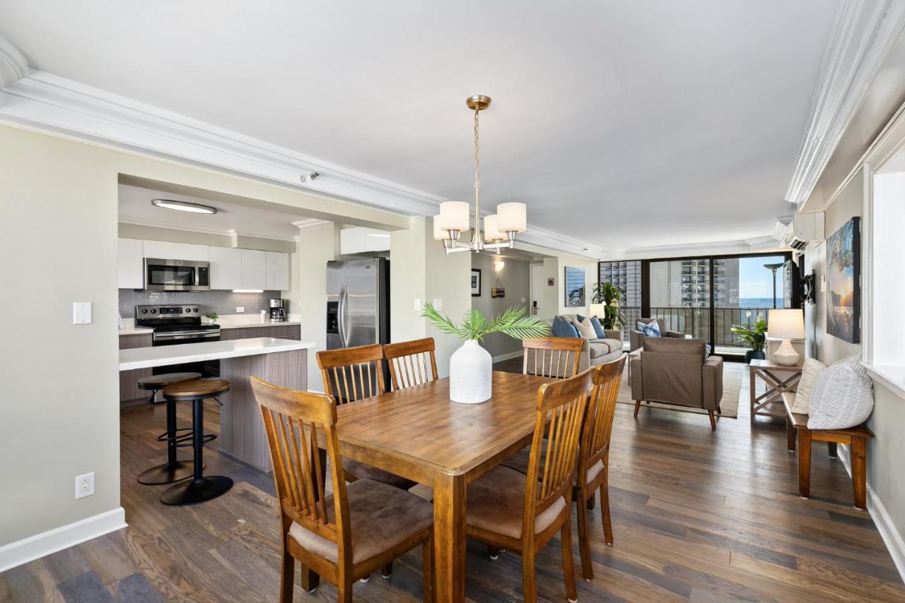 Expansive Lanai W/ Panoramic Views - Walk To Waikiki Beach Apartment *