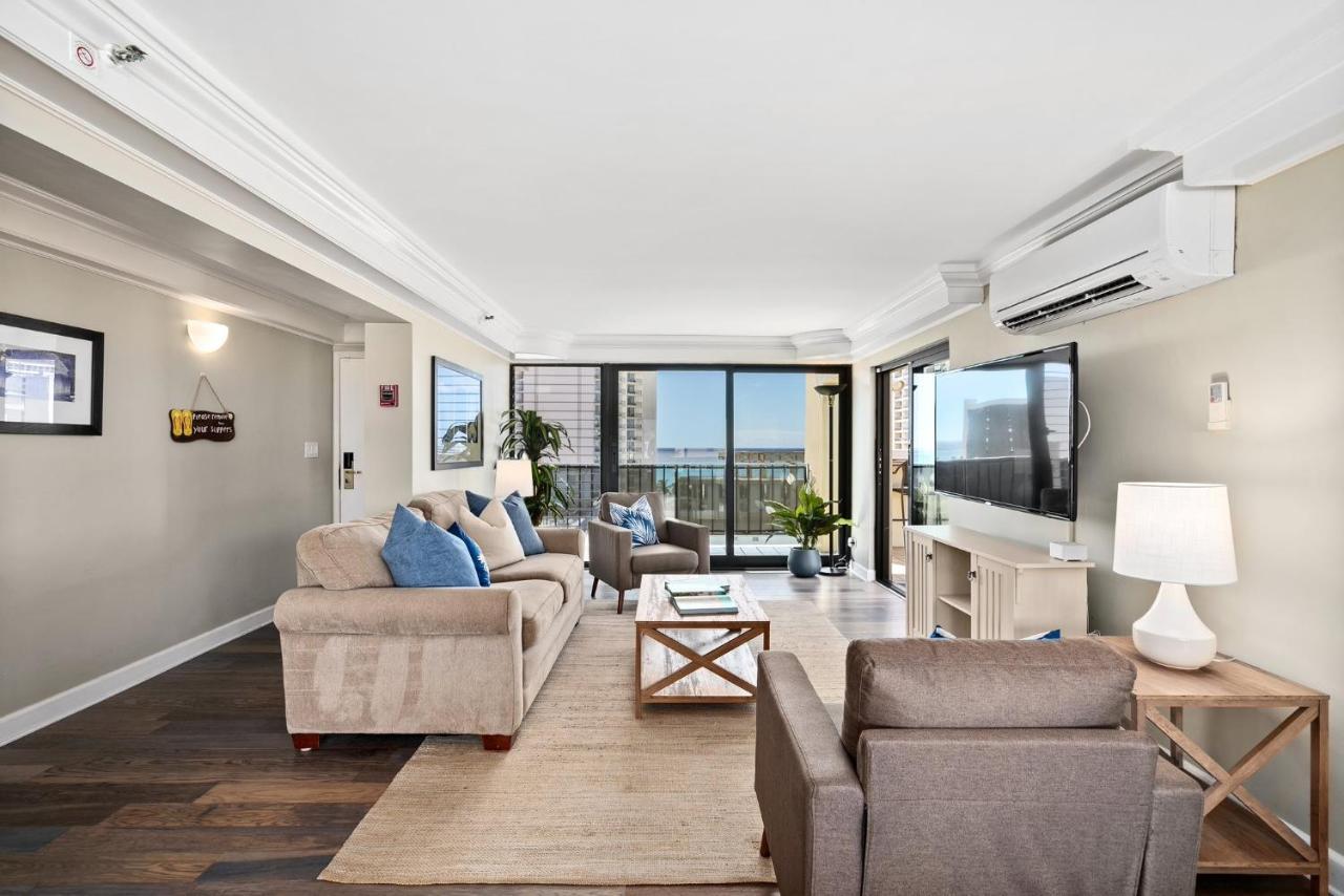 Expansive Lanai W/ Panoramic Views - Walk To Waikiki Beach *