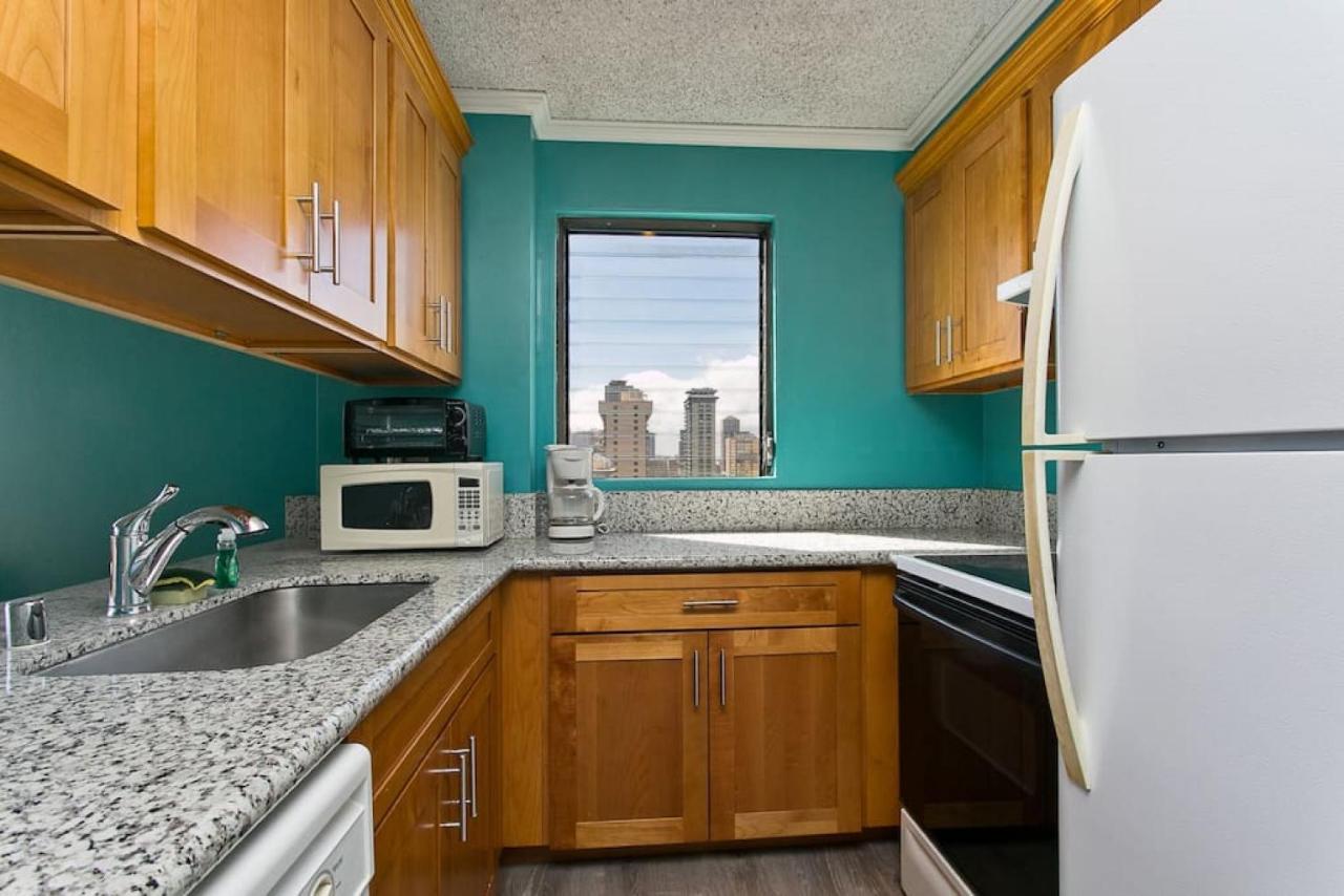 Royal Kuhio 1712 - Spacious Corner Unit With Stunning Ocean Views In The Heart Of Waikiki! Holiday home