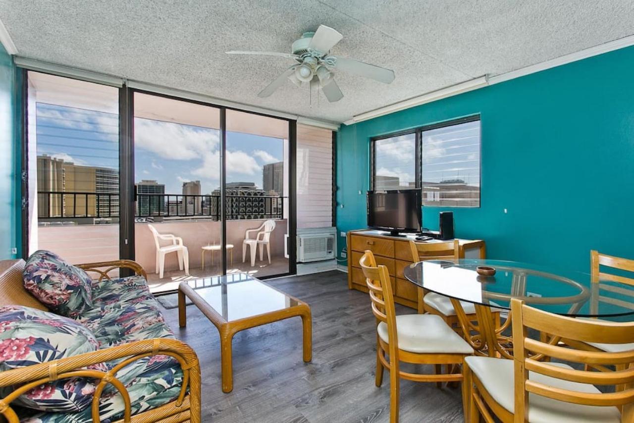 Royal Kuhio 1712 - Spacious Corner Unit With Stunning Ocean Views In The Heart Of Waikiki! *