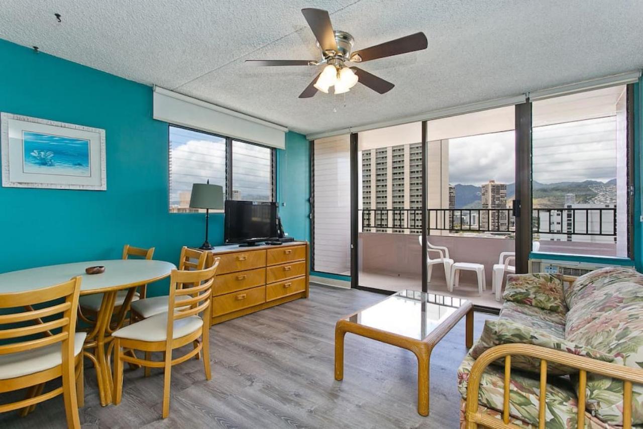 Royal Kuhio 1701 - Spacious Corner Unit With Stunning Ocean Views In The Heart Of Waikiki! Holiday home Honolulu