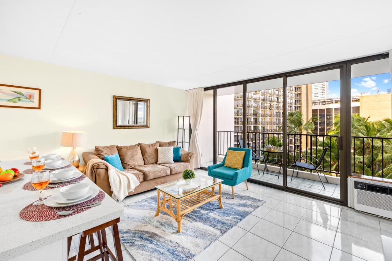 Apartment Waikiki Banyan Oasis With Partial Ocean View, 1-block To Beach, Free Parking Honolulu