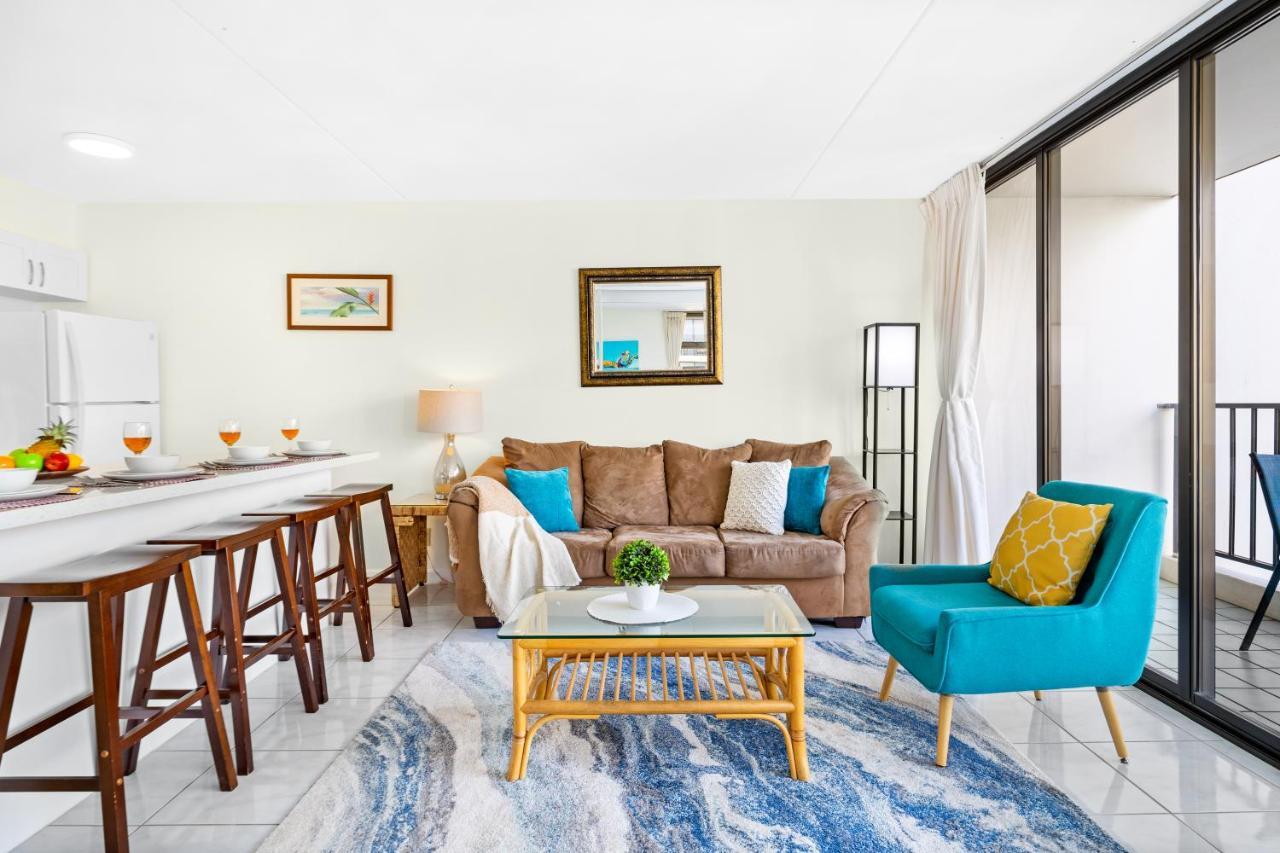 Apartment Waikiki Banyan Oasis With Partial Ocean View, 1-block To Beach, Free Parking Honolulu