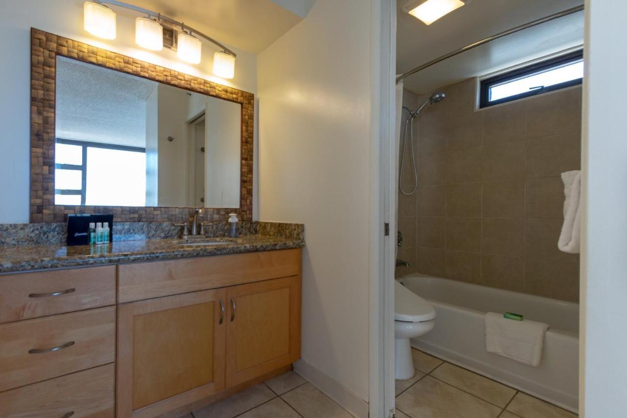Waikiki Banyan Ocean View Apartment Honolulu