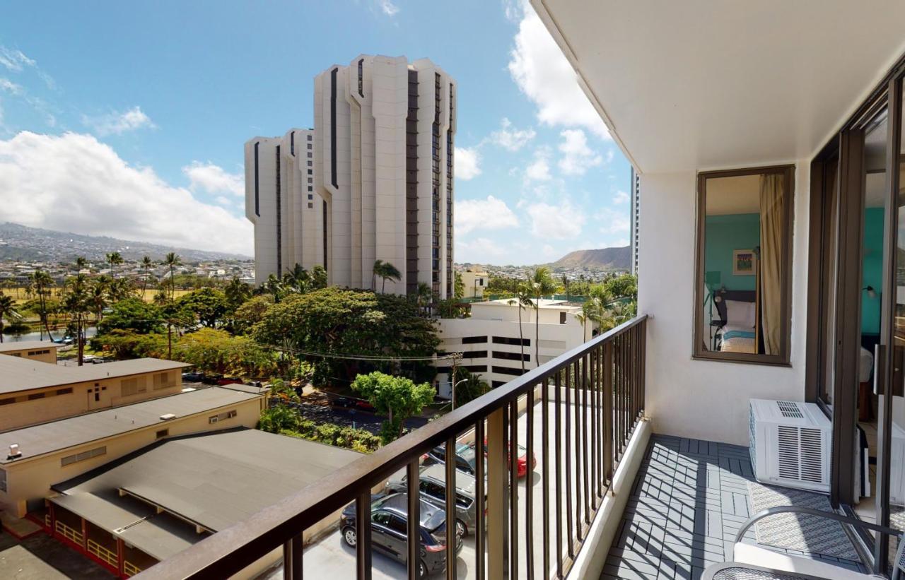 Apartment Deluxe Studio Near Waikiki Beach - Free Parking & Outdoor Pool Honolulu