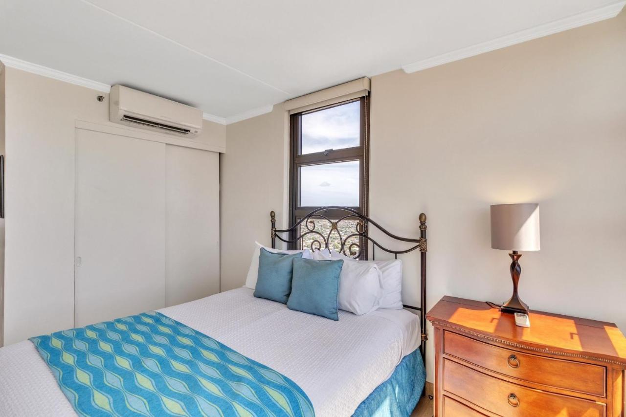 Apartment Waikiki Banyan Ocean View