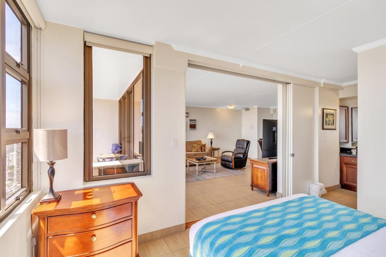 Waikiki Banyan Ocean View Apartment