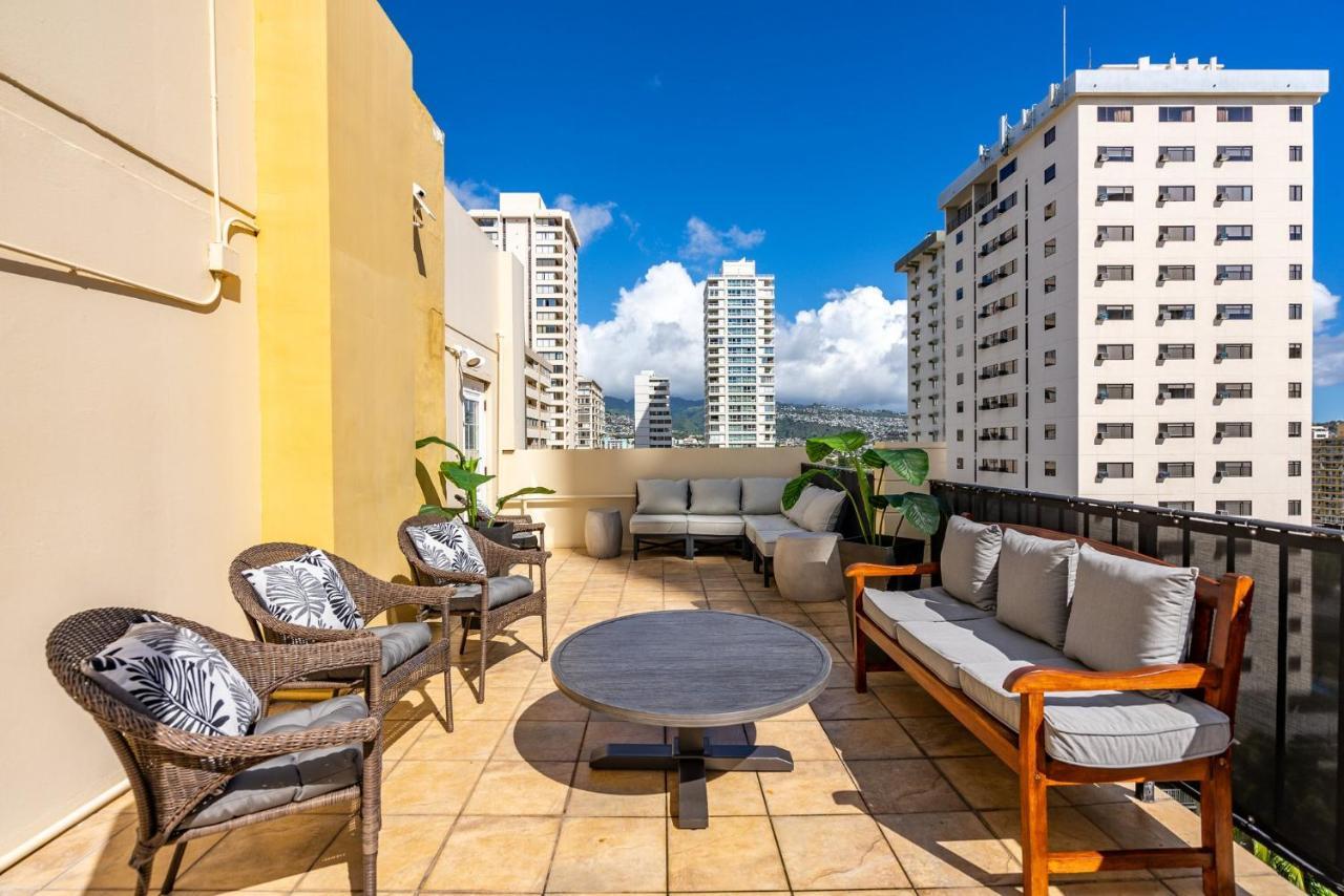 Expansive Lanai W/ Panoramic Views - Walk To Waikiki Beach *
