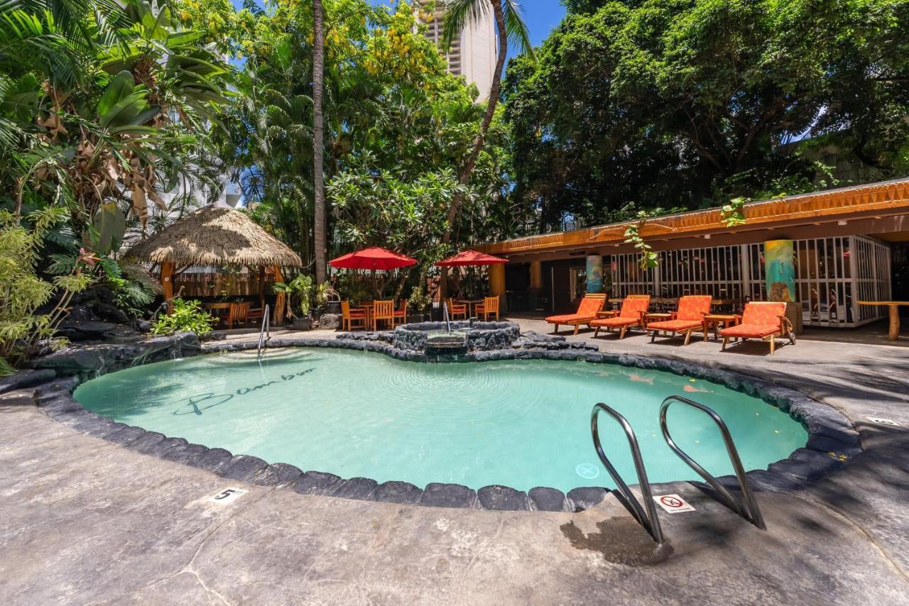 Expansive Lanai W/ Panoramic Views - Walk To Waikiki Beach