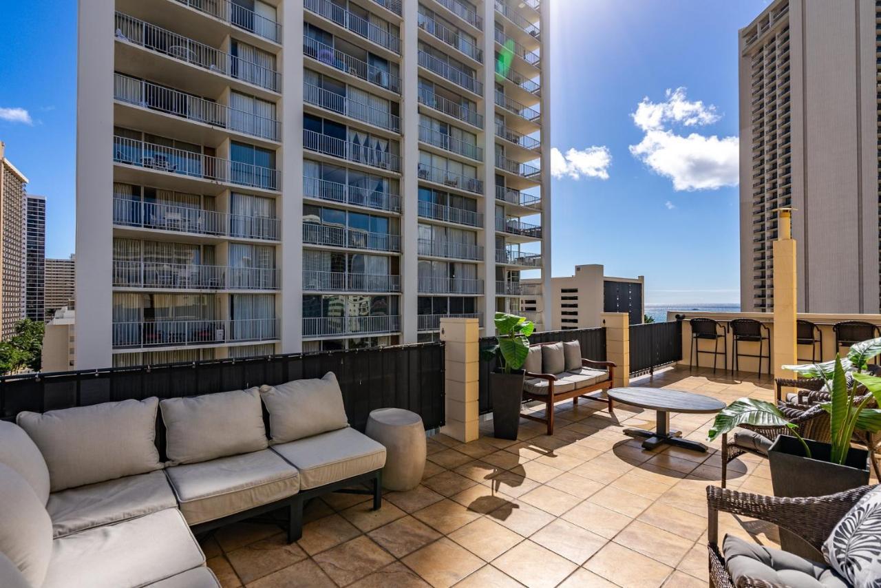 Expansive Lanai W/ Panoramic Views - Walk To Waikiki Beach Apartment *