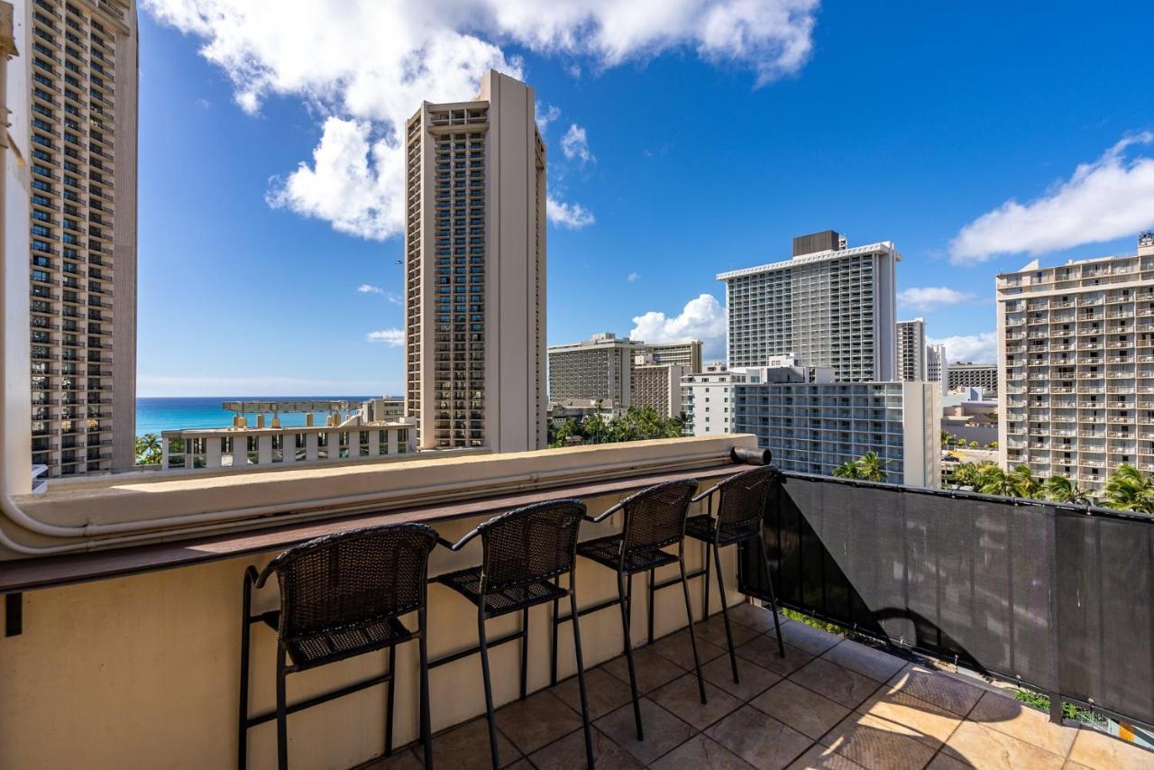 Expansive Lanai W/ Panoramic Views - Walk To Waikiki Beach Apartment *