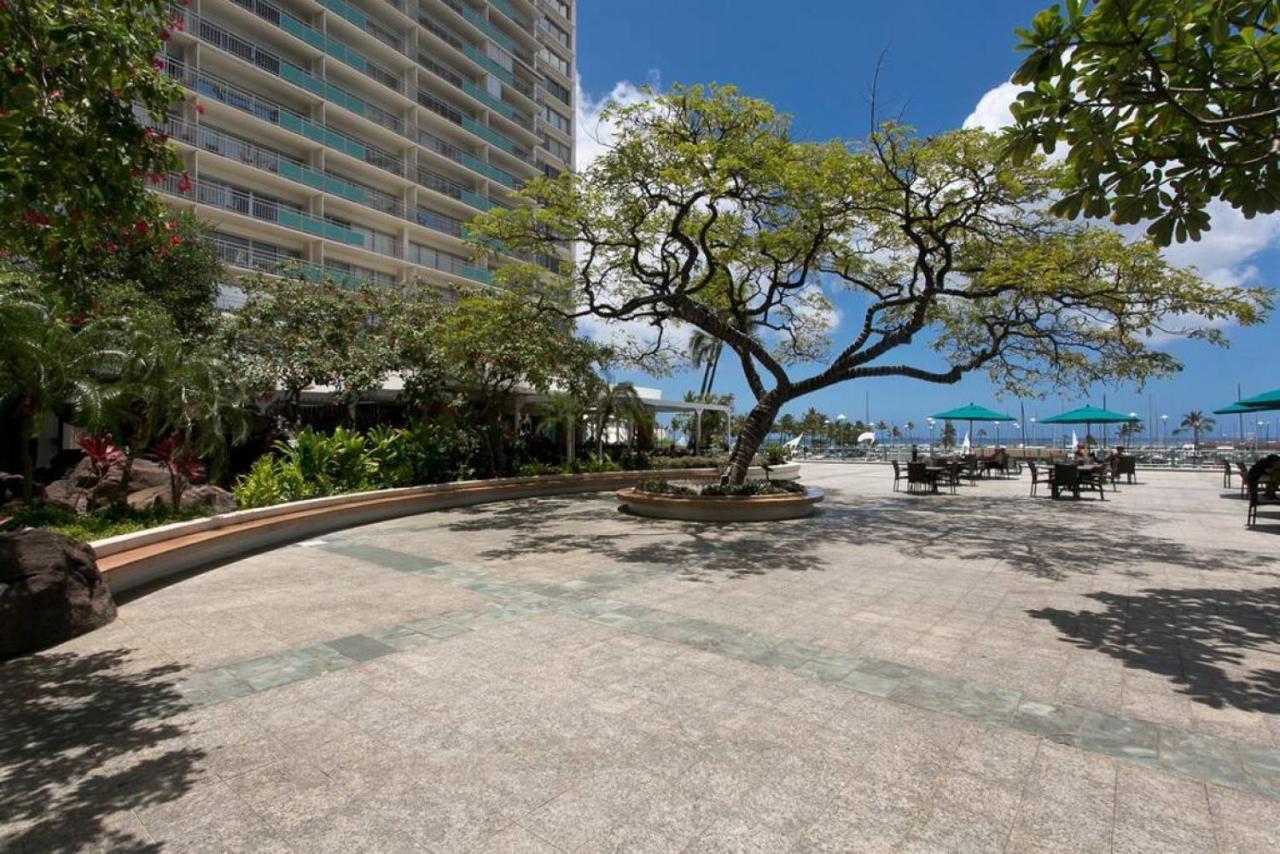 Ilikai 2127 - Spacious With Spectacular Ocean & Harbor Views Holiday home Honolulu