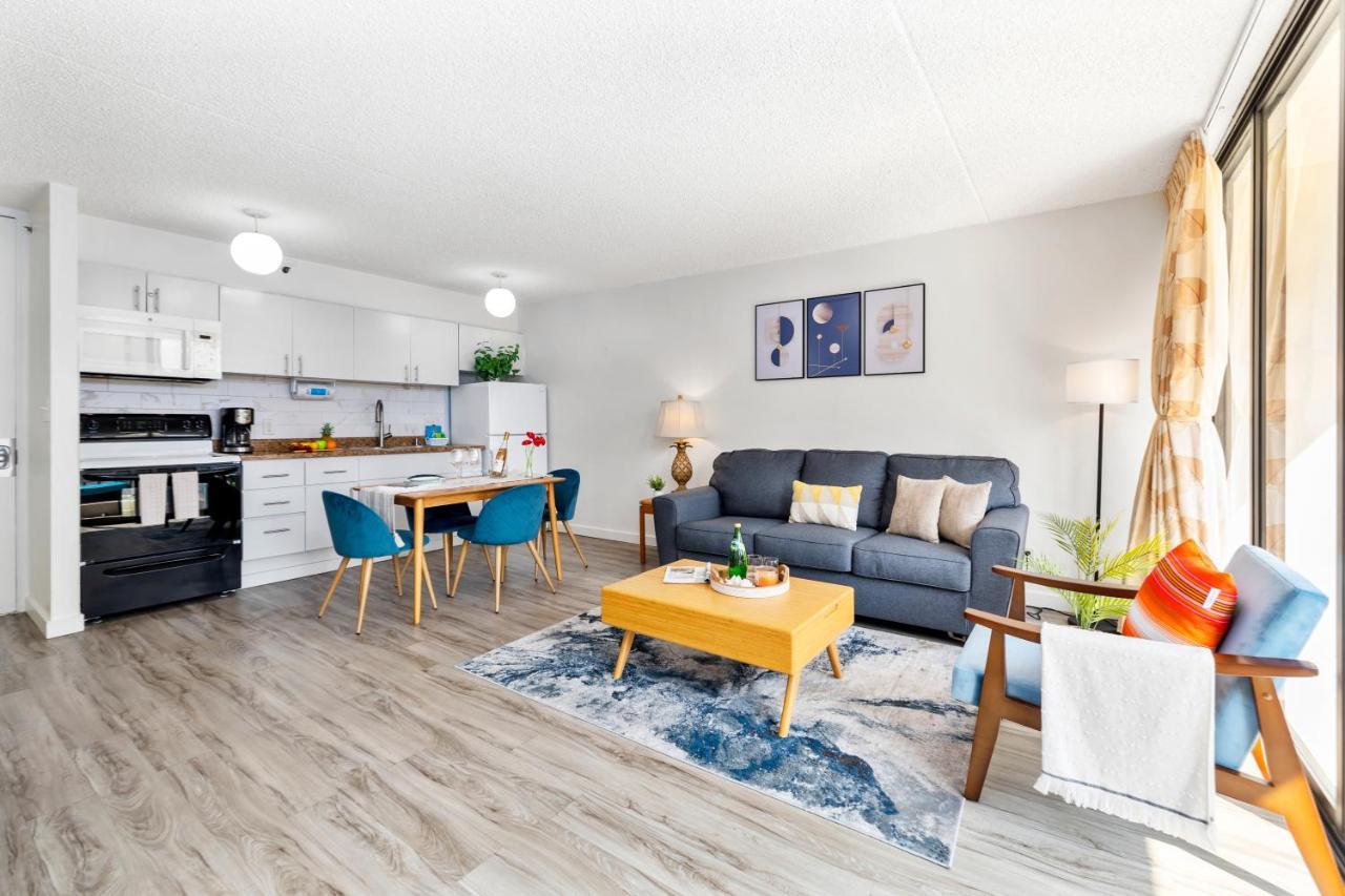 Charming Steps From Waikiki With Parking! Apartment *