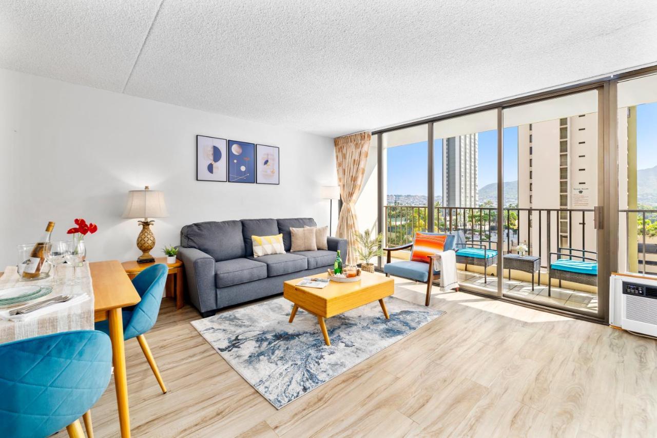 Charming Steps From Waikiki With Parking! Apartment Honolulu