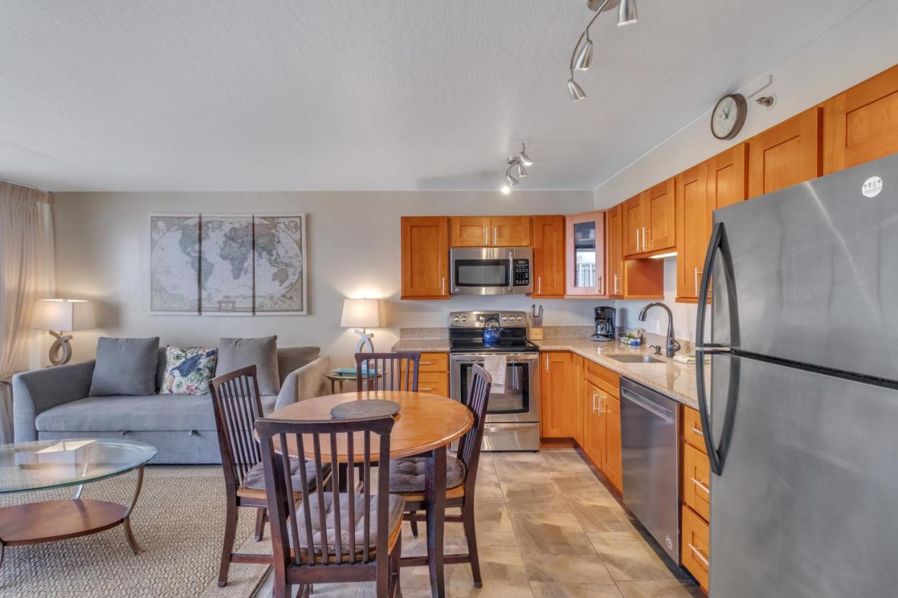 Waikiki Banyan Ocean View Apartment