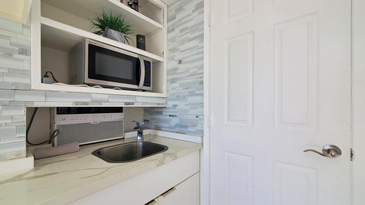 Waikiki Modern No Fee Location Aparthotel Honolulu