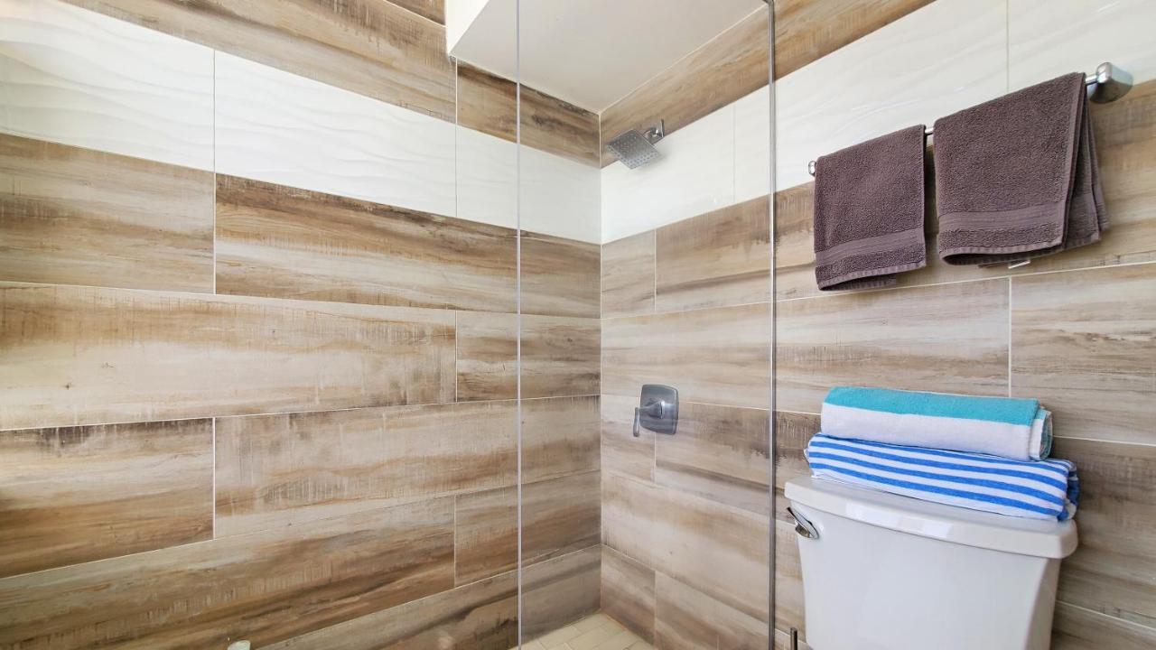 Waikiki Modern No Fee Location Honolulu