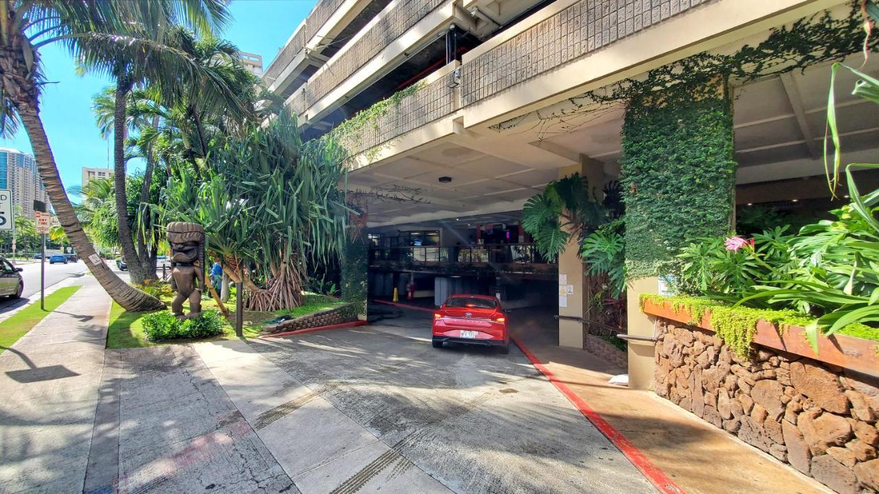 Waikiki Modern No Fee Location *