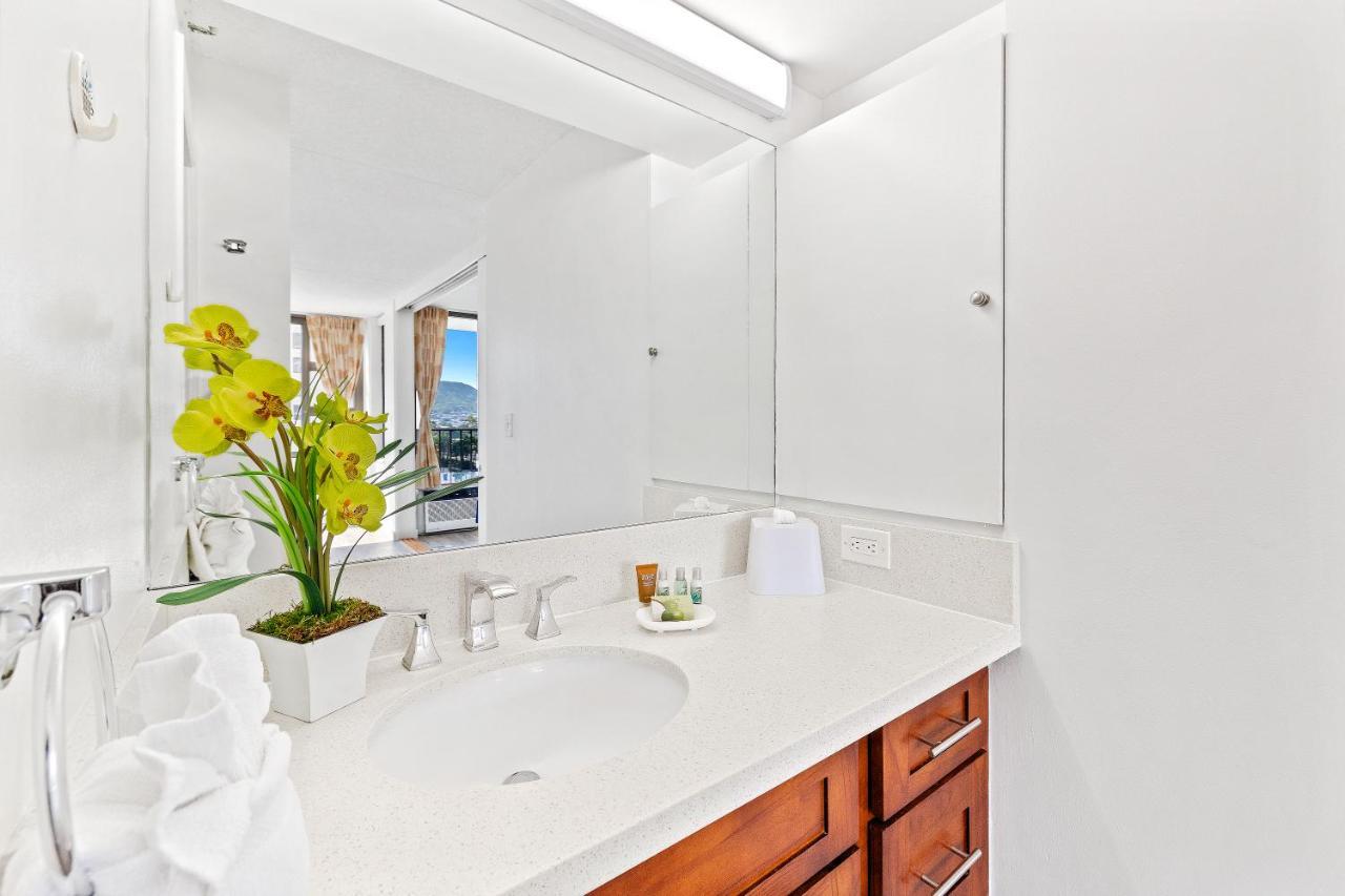 Charming Steps From Waikiki With Parking! Honolulu