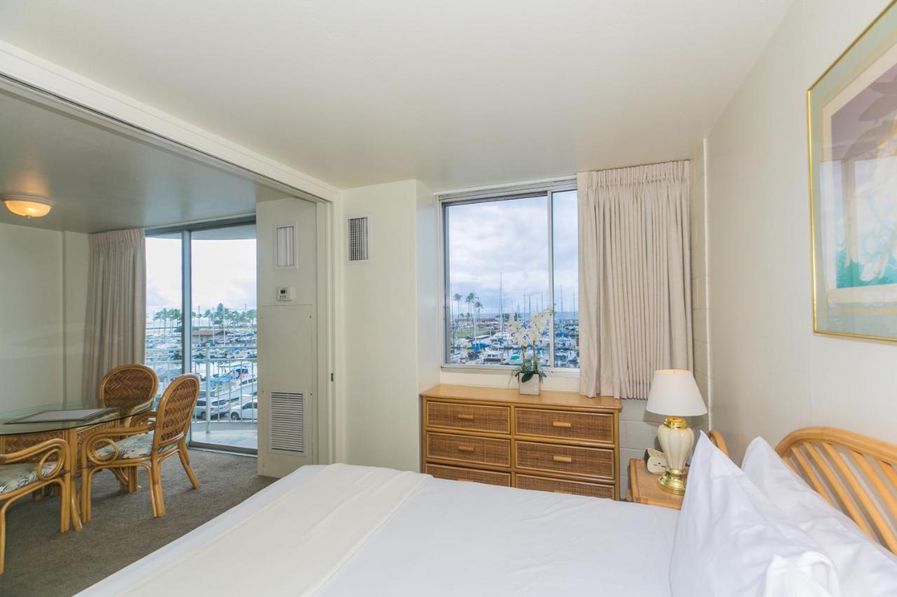 Ilikai Marina 380 Yacht Harbor View 1br Apartment