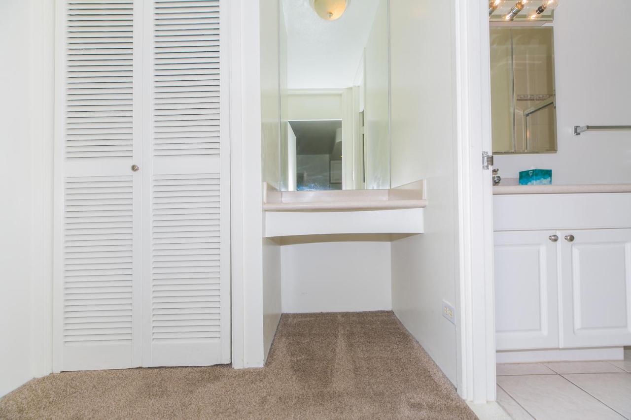 Ilikai Marina 380 Yacht Harbor View 1br Apartment