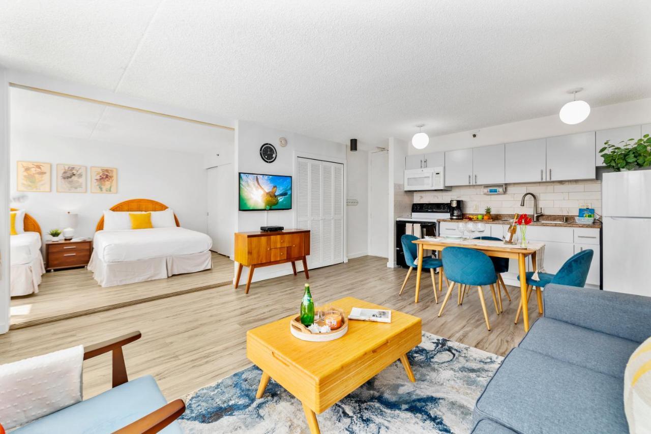 Charming Steps From Waikiki With Parking! Apartment *