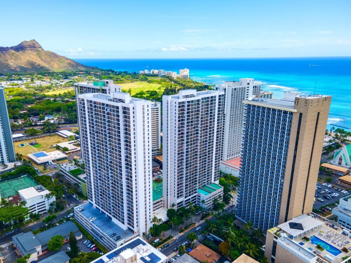 Charming Steps From Waikiki With Parking!