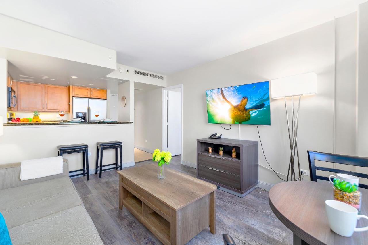 Renovated With View At Aqua Palms Waikiki