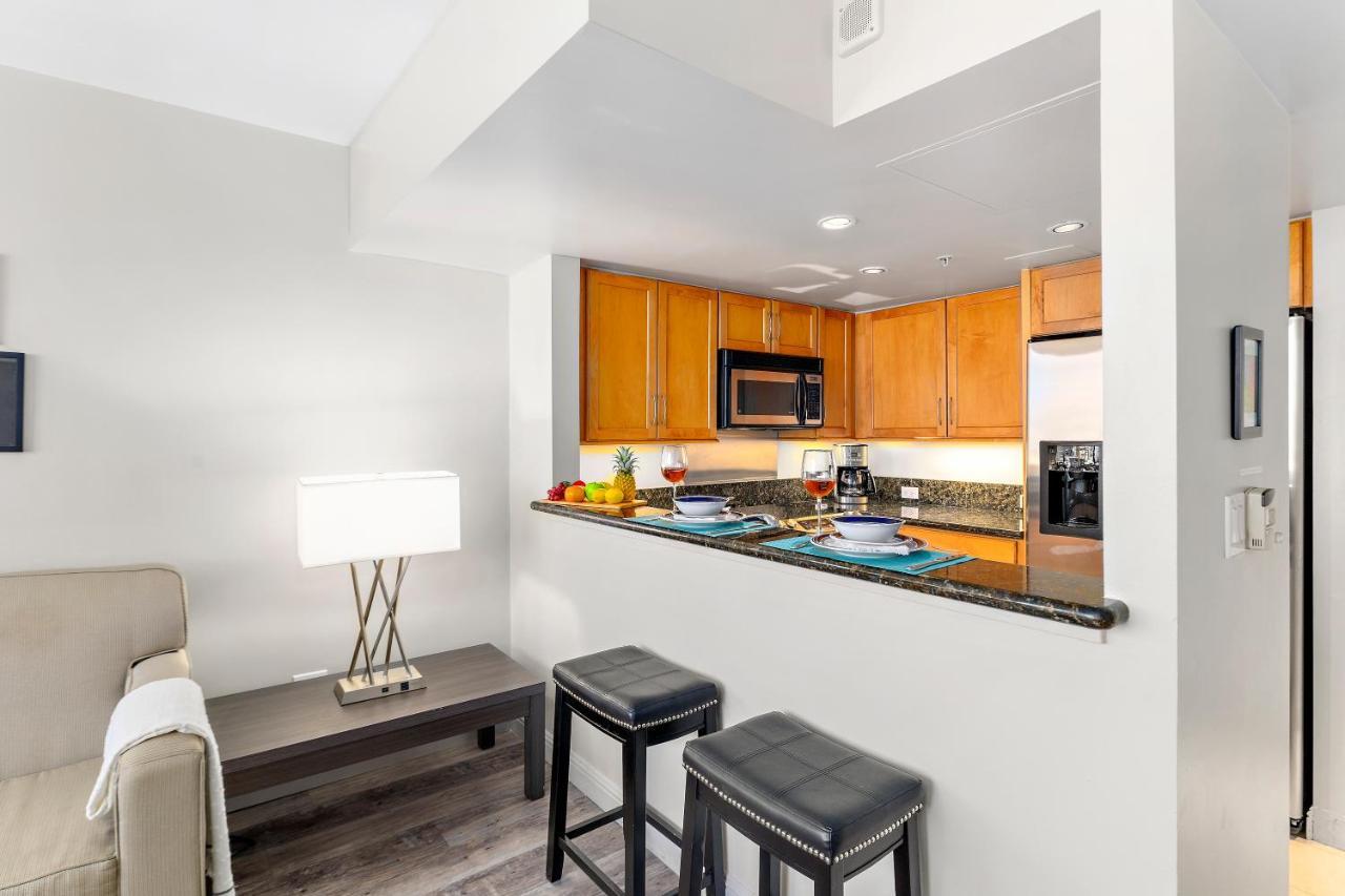 Renovated With View At Aqua Palms Waikiki