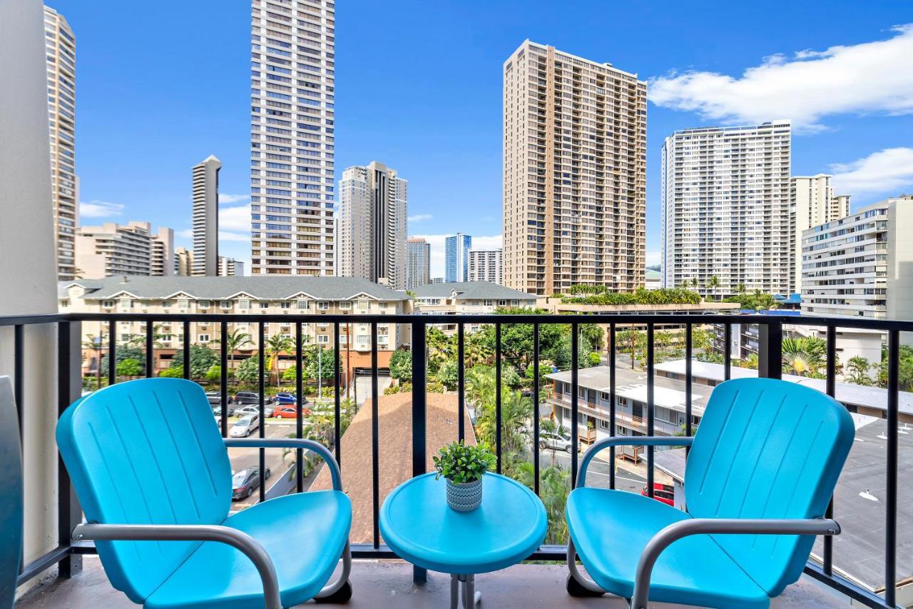 Apartment Renovated With View At Aqua Palms Waikiki