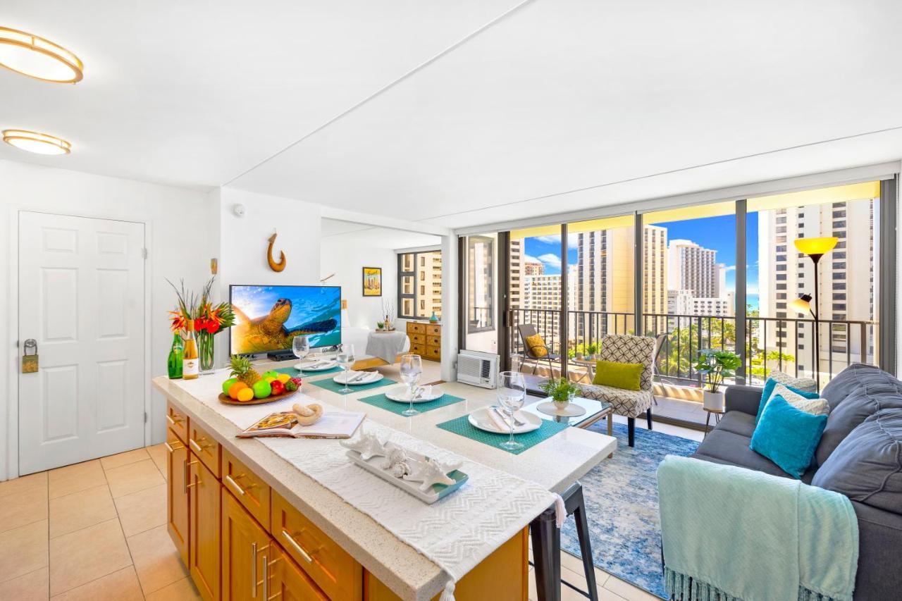 & Ocean Views 1br, Steps From Waikiki & Free Parking!